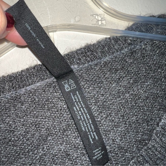 Aeropostale Gray Reindeer Heart Sweater Size Medium - Picture 3 of 7